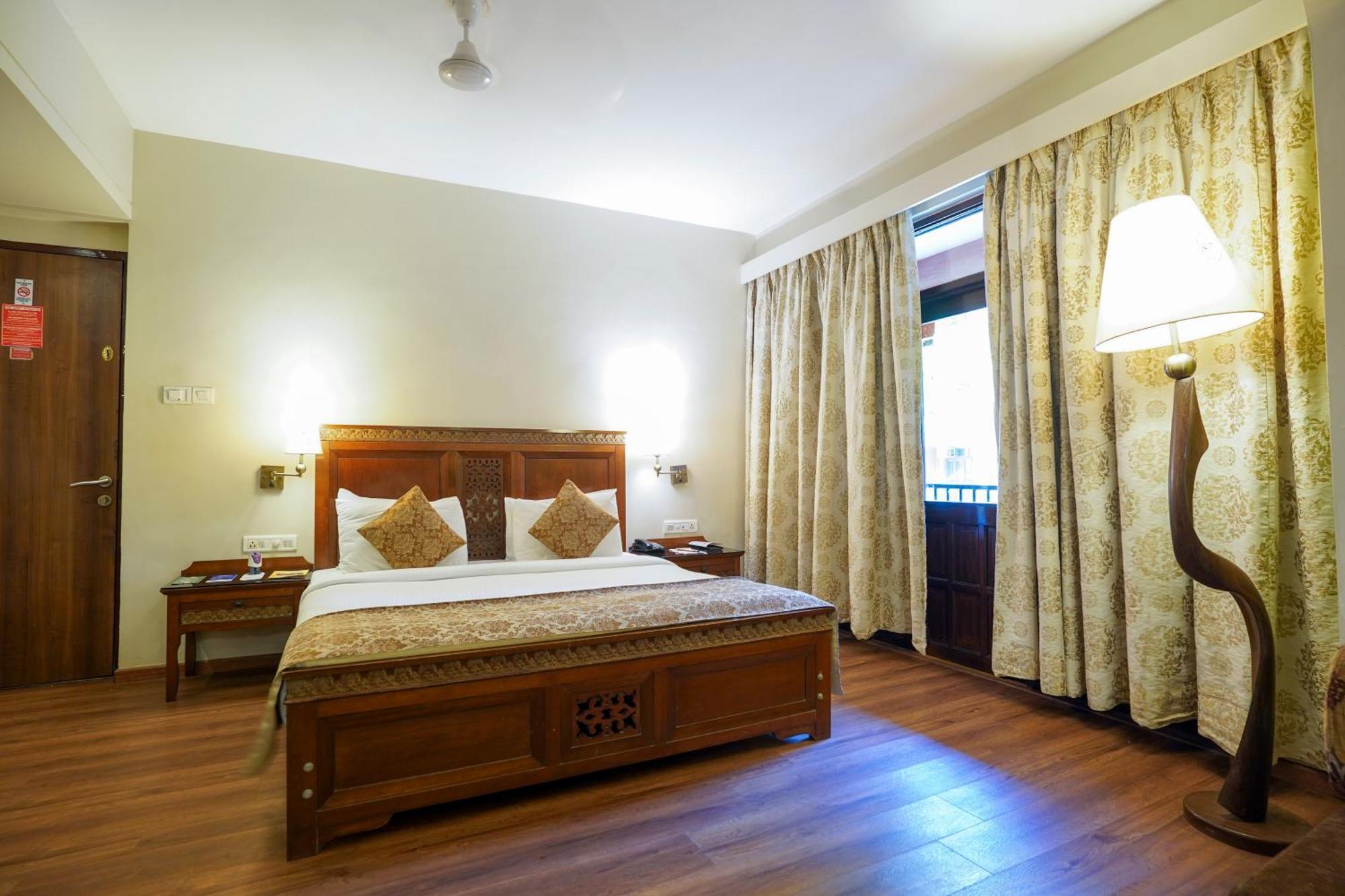 Neelams The Grand Hotel Калангут Экстерьер фото